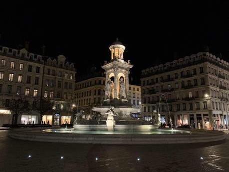 Lyon de nuit (carte postale de nuit) #Lyon