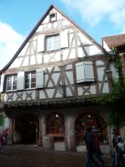 AVOIR PIGNON SUR RUE expressions,citations,culture,coutumes,moyen age