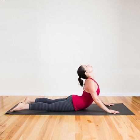15 positions yoga facile pour façonner votre corps tout entier