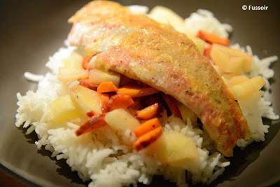 Rouget à la peau croustillante et salade condiment de carottes anciennes