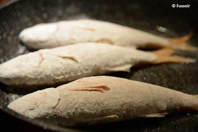 Rouget à la peau croustillante et salade condiment de carottes anciennes