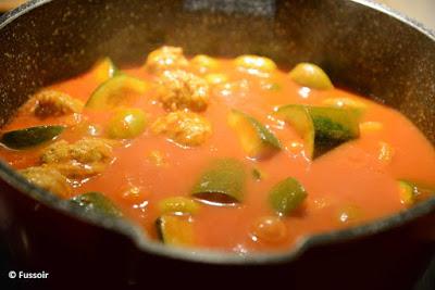 Sauce aux courgettes boulettes et olives