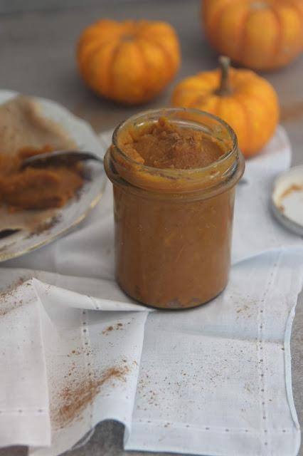 Cuillère et saladier : Beurre de courge (pumpkin butter)