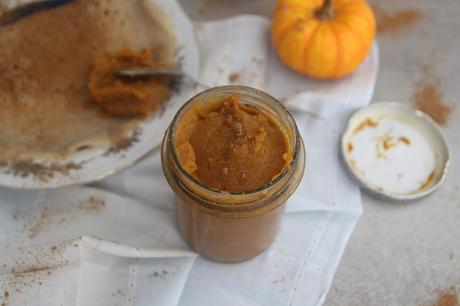 Cuillère et saladier : Beurre de courge (pumpkin butter)