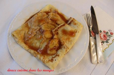 Crêpes à la banane sauce orange-fruit de la passion