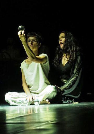 Critique spectacle – Vive la vie : le progrès, tout un art ! Critique spectacle – Vive la vie : le progrès, tout un art !