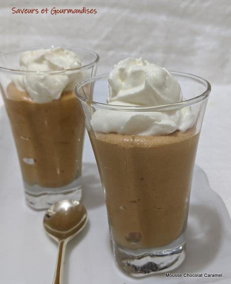 Mousse au Chocolat blanc et au Caramel salé. Mousse au Chocolat blanc et au Caramel salé.