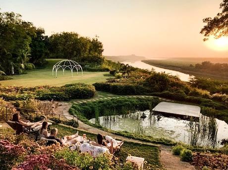 L’image contient peut-être : ciel, arbre, plante, plein air, nature et eau