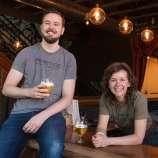 Info bière – Comment ces frères et sœurs ont transformé une tragédie en l’une des brasseries artisanales les plus populaires d’East Bay
– Mousse de bière photo