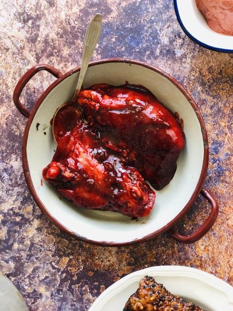 Ramen au poulet chassive ou char siu, oeuf mariné et chou chinois et éclat de chips de couenne grillée : une recette inspirée de Jamie Oliver !