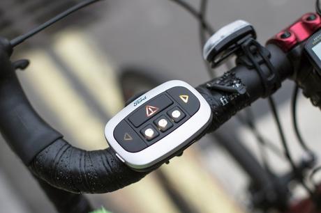 Ford : une veste emoji pour que les cyclistes communiquent avec les conducteurs