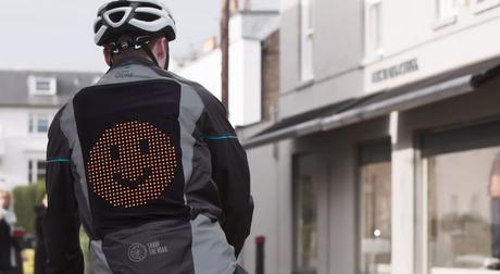 Ford : une veste emoji pour que les cyclistes communiquent avec les conducteurs