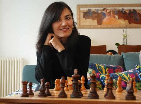 Mitra Hejazipour, grand maître des échecs, joue sans foulard, en femme libre