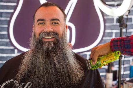 Craft beer – La bière, le lancer de hache et les aliments pour petit-déjeuner ont fait du Logger Fest un succès – Orange County Register
 – Bière noire