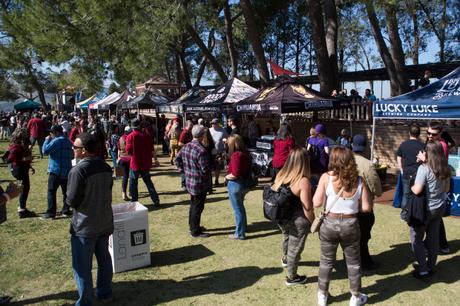 Craft beer – La bière, le lancer de hache et les aliments pour petit-déjeuner ont fait du Logger Fest un succès – Orange County Register
 – Bière noire