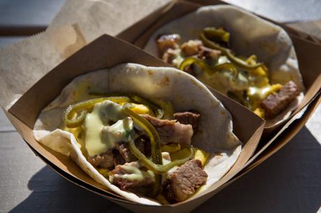 Craft beer – La bière, le lancer de hache et les aliments pour petit-déjeuner ont fait du Logger Fest un succès – Orange County Register
 – Bière noire