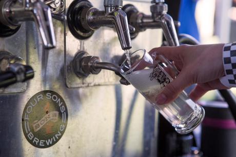 Craft beer – La bière, le lancer de hache et les aliments pour petit-déjeuner ont fait du Logger Fest un succès – Orange County Register
 – Bière noire