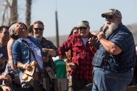 Craft beer – La bière, le lancer de hache et les aliments pour petit-déjeuner ont fait du Logger Fest un succès – Orange County Register
 – Bière noire
