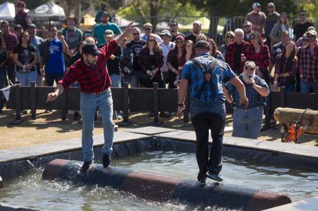 Craft beer – La bière, le lancer de hache et les aliments pour petit-déjeuner ont fait du Logger Fest un succès – Orange County Register
 – Bière noire