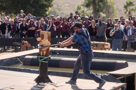 Craft beer – La bière, le lancer de hache et les aliments pour petit-déjeuner ont fait du Logger Fest un succès – Orange County Register
 – Bière noire