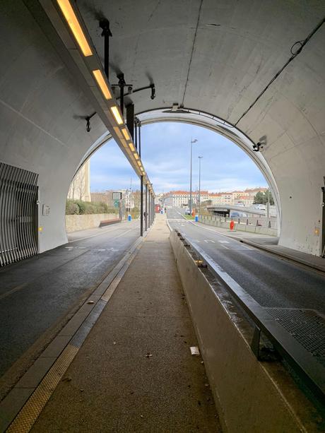 Toujours dans le tunnel