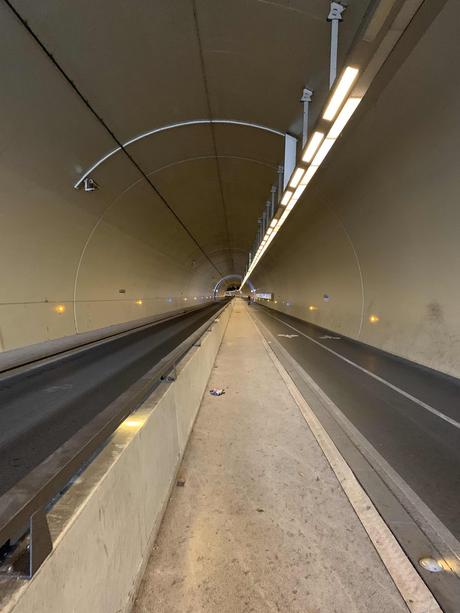 Toujours dans le tunnel