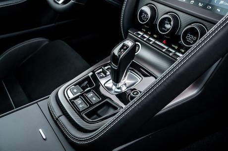 MOTEUR : E-TV A TESTE LA NEW F-TYPE BY JAGUAR New Jaguar F-TYPE_R Coupé AWD_Sorrento Yellow-41