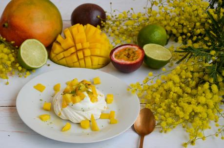 Pavlova mangue, ananas, passion et citron vert