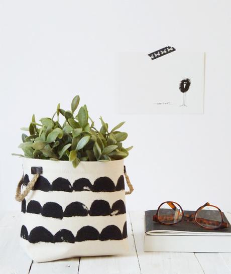 cache-pot DIY tissu style scandinave noir blanc lance livre lunette plante - blog déco - clem around the corner