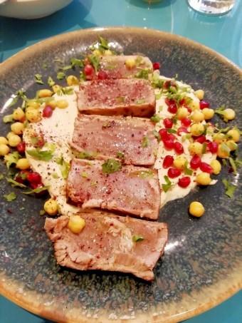 Tataki de thon, hoummous © Gourmets&co