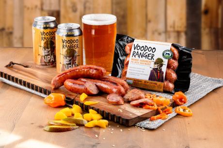 Niman Ranch et New Belgium Brewing ont lancé la bière Bratwurst Voodoo Ranger Mangue Habanero IPA Bratwurst audacieuse et épicée, maintenant disponible dans certains marchés Whole Foods et épiciers spécialisés à travers le pays. (Photo: Business Wire)