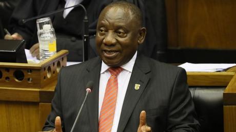 Afrique du Sud : Le discours de Ramaphosa sur l’état de la nation perturbé par des députés Afrique du Sud : Le discours de Ramaphosa sur l’état de la nation perturbé par des députés