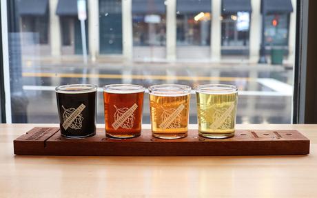 Craft beer – Fretboard Brewing and Public House apporte des plats gastronomiques et de la bière artisanale à Hamilton
– Bière noire Craft beer – Fretboard Brewing and Public House apporte des plats gastronomiques et de la bière artisanale à Hamilton
– Bière noire