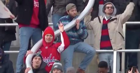 Bière artisanale – Les fans créent un long serpent de 75 tasses de tasses de bière s’étendant sur 9 rangées lors du jeu XFL (VIDEO)
 – Bière brune