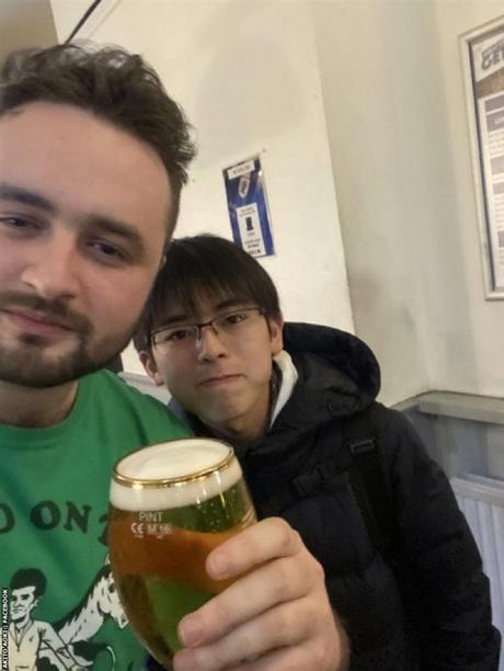 Info bière – Ce Japonais découvre un club anglais de D5 et fait 9 700 kilomètres pour les voir jouer (photos)
– Malt Info bière – Ce Japonais découvre un club anglais de D5 et fait 9 700 kilomètres pour les voir jouer (photos)
– Malt