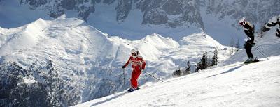 Pourquoi les skieurs s’accrochent à leur moniteur…