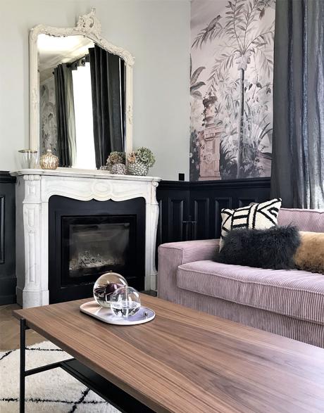 décoration intérieure maison haussmannienne cheminée marbre blanc canapé velours côtelé miroir vintage - blog déco - clematc