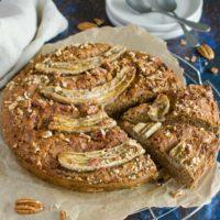 Gâteau vegan à la banane et aux noix de pécan