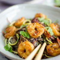 Wok de crevettes caramélisées et légumes de saison Wok de crevettes caramélisées et légumes de saison