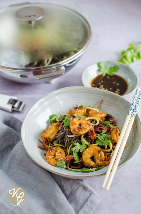 Wok de crevettes caramélisées et légumes de saison