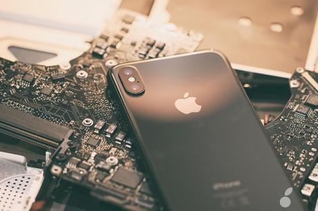 Apple “étouffe la création de nouvelles technologies”, dit l’ex-architecte des puces d’iPhone