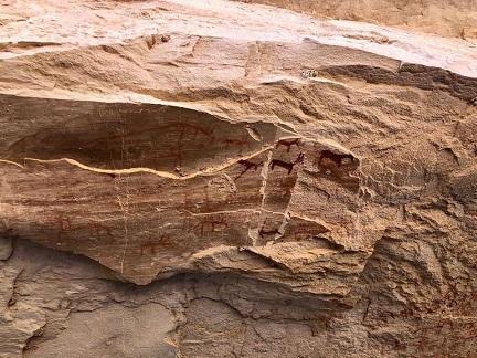 Une ancienne grotte remplie de peintures rupestres vieilles de 10000 ans découverte en Egypte