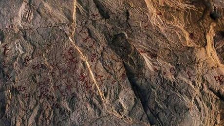 Une ancienne grotte remplie de peintures rupestres vieilles de 10000 ans découverte en Egypte