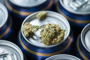 Info bière – Le partenariat CO2 du cultivateur de marijuana avec le brasseur de bière artisanale permet d’économiser de l’argent et rend l’entreprise MJ plus respectueuse de l’environnement
 – Bière noire