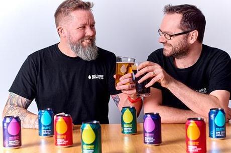 Info bière – Le portefeuille de bières sans alcool de Big Drop prend un nouveau look “brillant et audacieux” | Nouvelles
– Bière noire Fondateurs de Big Drop - James Kindred + Rob Fink - 0005 exemplaire