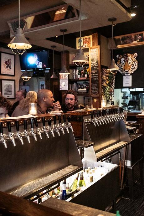 News bière – une semaine à explorer la scène de la bière artisanale à New York
– Bière blonde Tigre aveugle, Greenwich Village