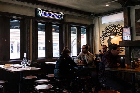 News bière – une semaine à explorer la scène de la bière artisanale à New York
– Bière blonde Tigre aveugle, Greenwich Village