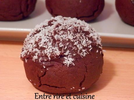 Boules sablées au cacao et coeur de noix de coco