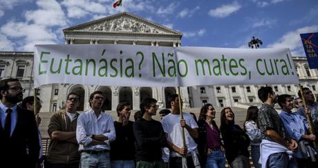Le Parlement portugais adopte des textes en faveur de l’euthanasie