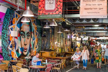 Un café dans le marché central d'Adélaïde. (Photo par Education Images / Universal Images Group / Getty Images)